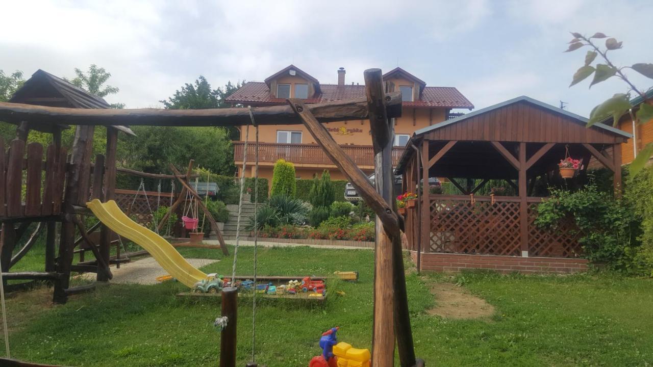 Apartman Zlata Rybka Podhájska Eksteriør bilde